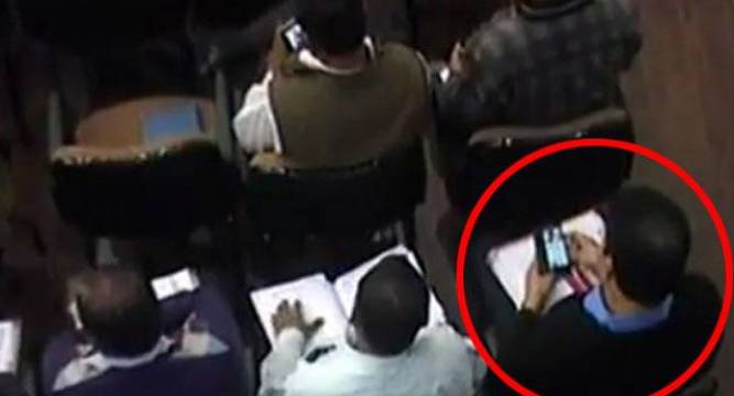 bhopalmunicipalcorporationzonalofficercaughtwatchingporninmeeting